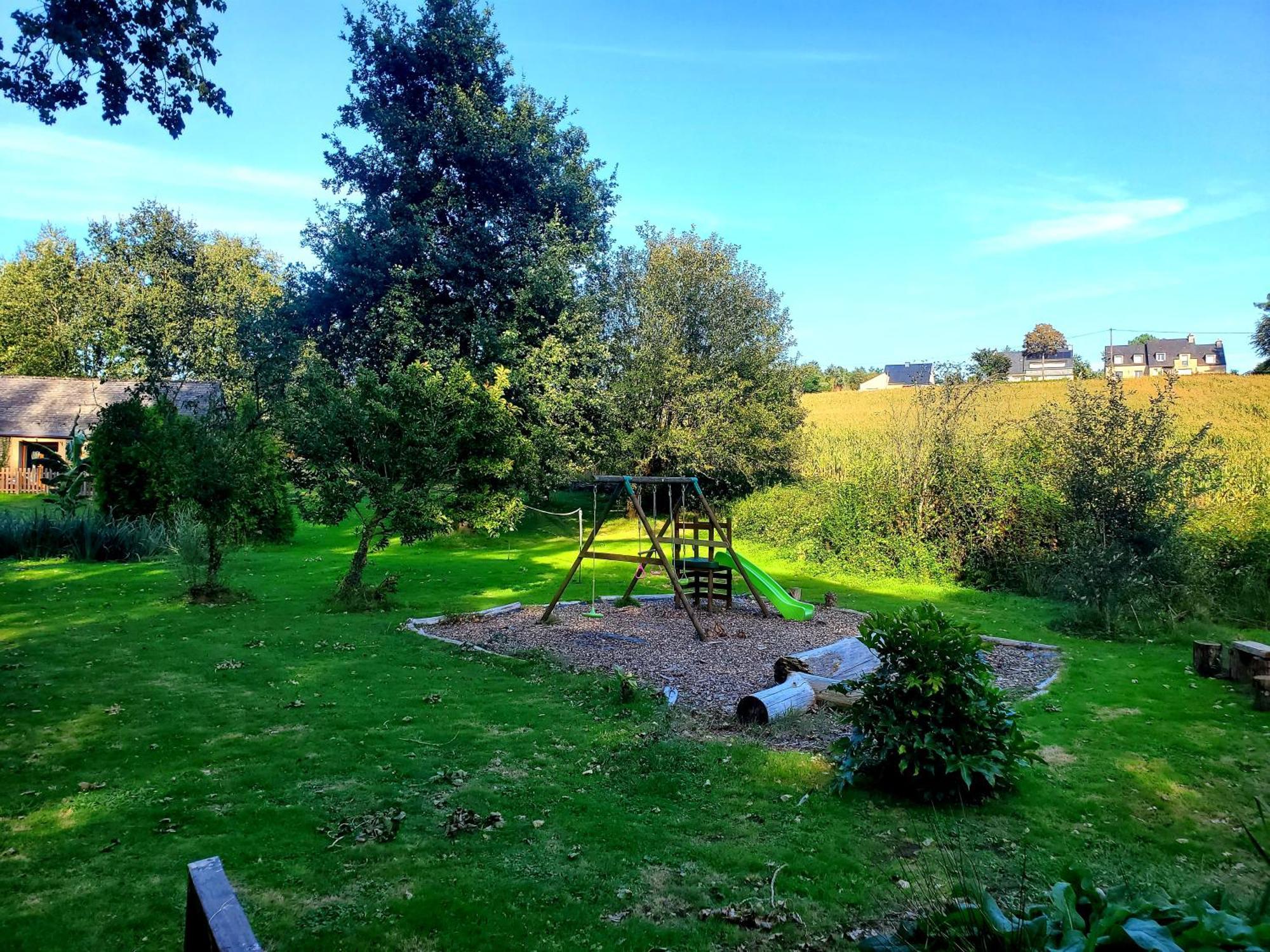 Le Vieux Moulin Gites - Detached Cottage With Garden Views And Pool Guegon Exterior photo